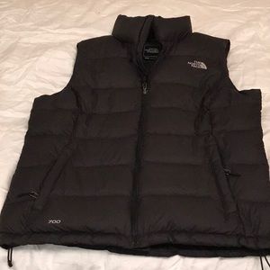Women’s L NorthFace Puffer Vesf